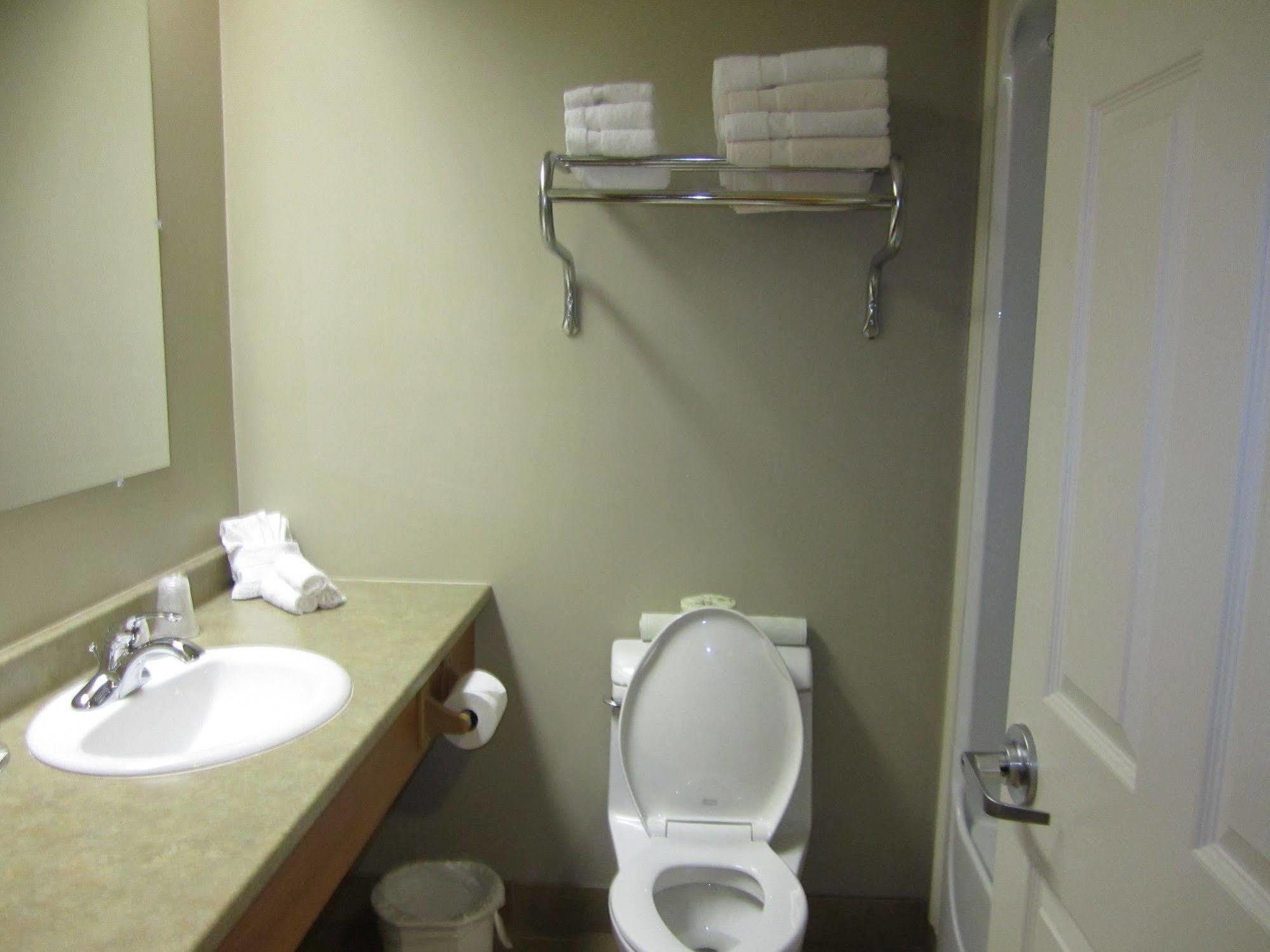 Auberge Bouctouche Inn&Suites Extérieur photo